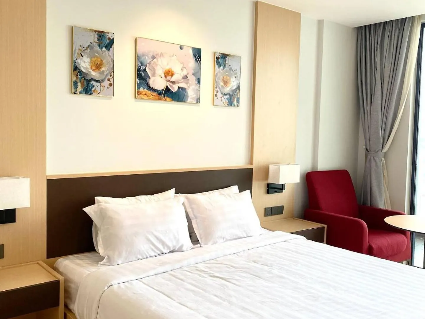 Beach Front & Ocean View Apartments Cam Ranh By Tuyen Hospitality 4*,